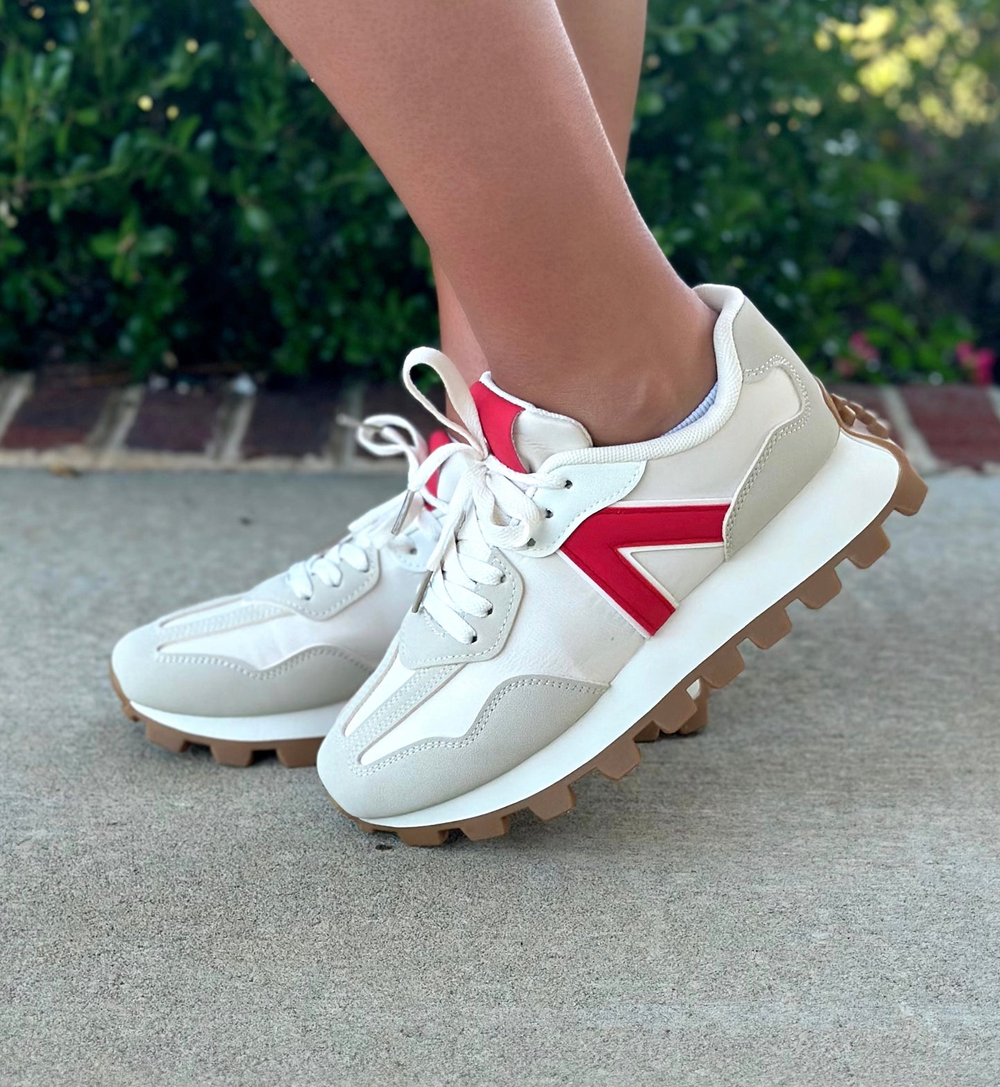 Red/Beige Sneaker